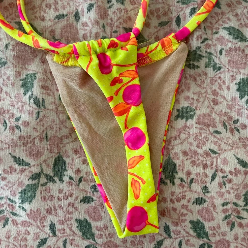 Vintage neon pink and yellow bikini - Picture 7 of 8